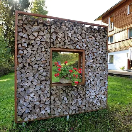 Bichler Katrin, アパート